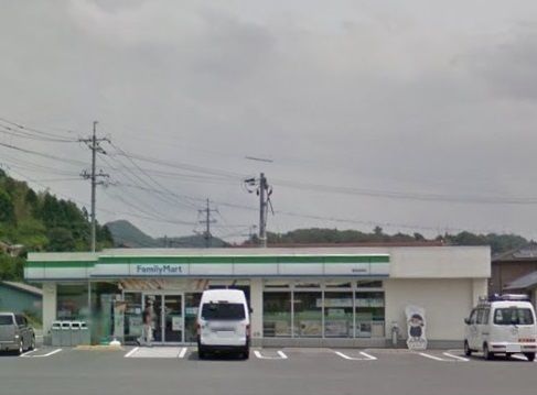 近くのファミリーマート 雲南加茂店まで400m(徒歩5分)