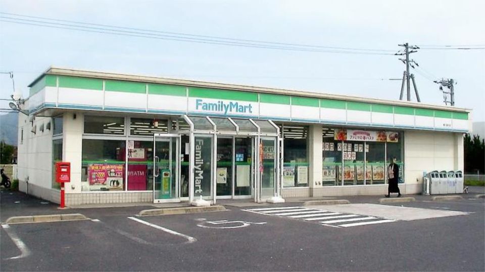 近くのファミリーマート 斐川富村店まで545m（徒歩7分）