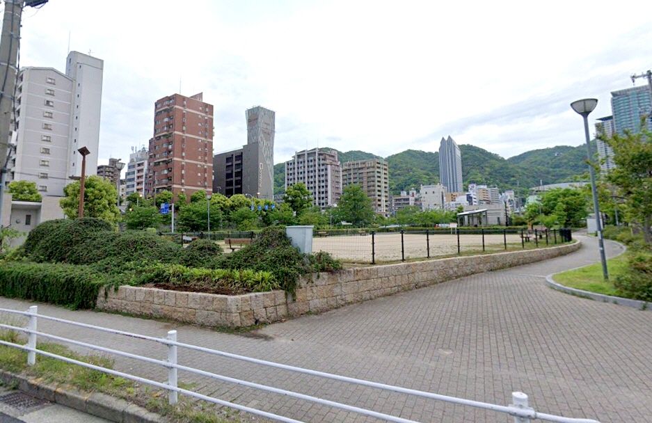近くの生田川公園まで557m（徒歩7分）