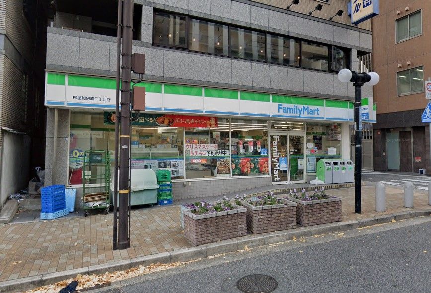 近くのファミリーマート 柳屋加納町二丁目店まで19m（徒歩1分）