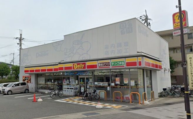 近くのデイリーヤマザキ 稲葉荘1丁目店まで136m（徒歩2分）