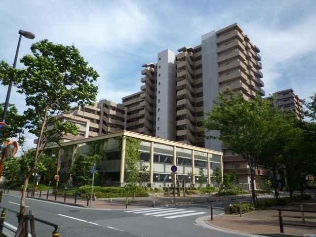 ロイヤルシャトー尼崎スプリングコ—トB棟の外観画像