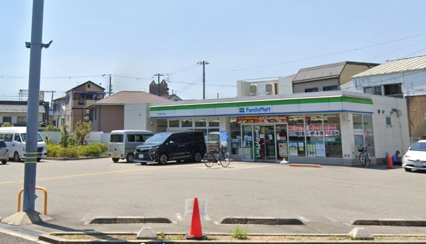 近くのファミリーマート 尾浜町三丁目店まで203m(徒歩3分)