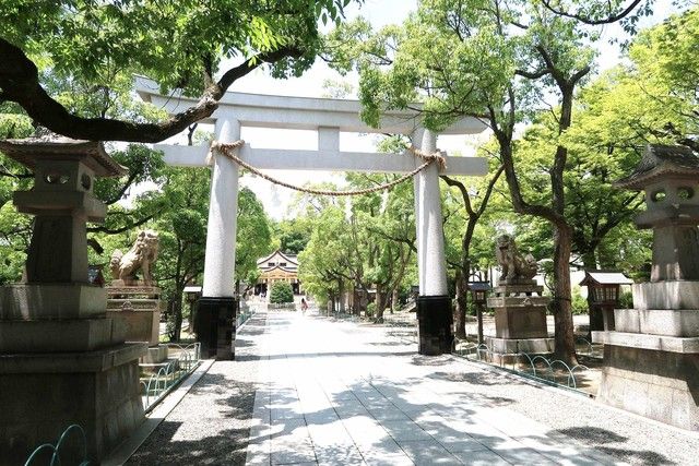 近くの湊川神社まで1,017m（徒歩13分）