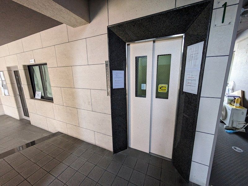 近くのローソン 西宮市立中央病院前店まで142m（徒歩2分）