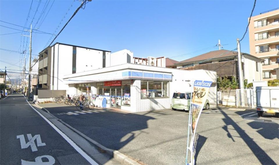 近くのローソン 尼崎塚口町三丁目店まで104m（徒歩2分）