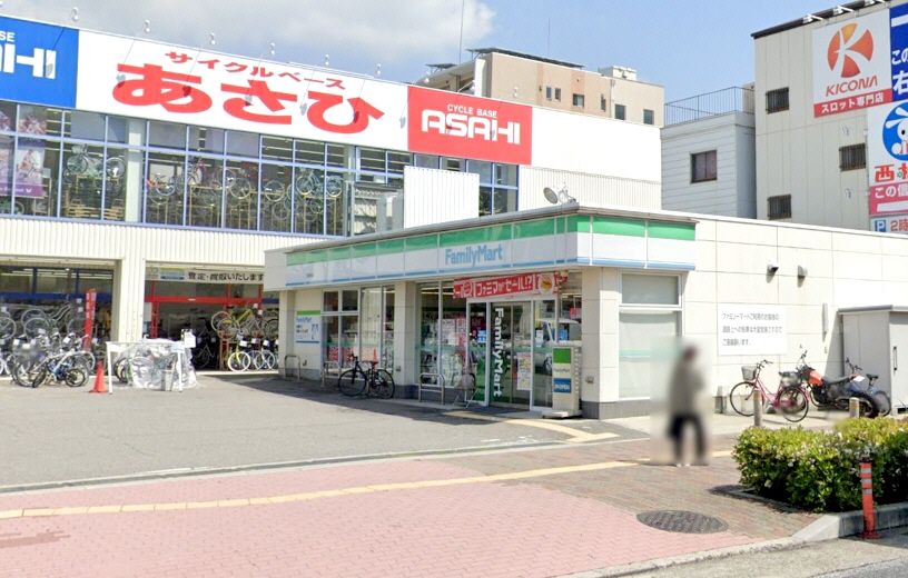 近くのファミリーマート 吾妻通店まで204m（徒歩3分）