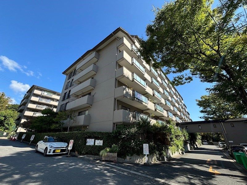 苦楽園ヒルズ2号棟の外観画像