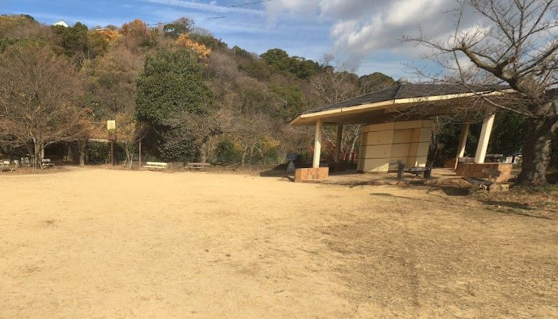 近くの諏訪山公園まで587m（徒歩8分）