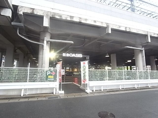 近くの阪急オアシス石屋川店まで307m（徒歩4分）