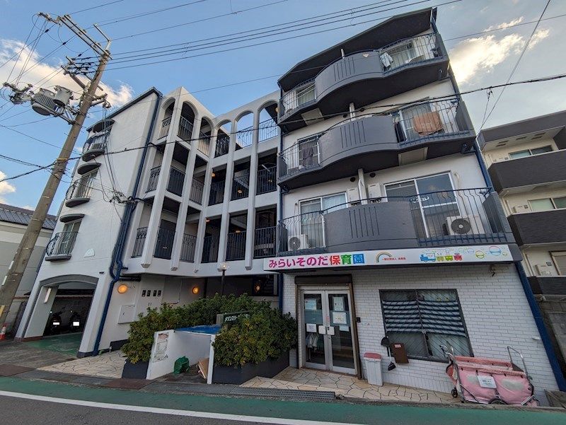 メゾンスリーエイト園田の外観画像