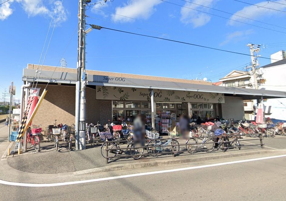 近くのスーパーオオジ 富松店まで670m（徒歩9分）