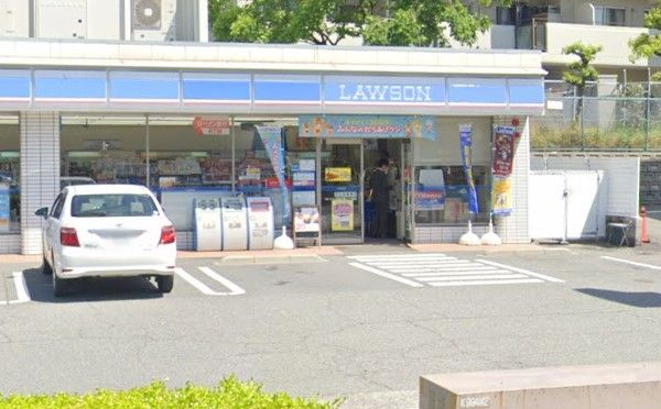 近くのローソン 岩屋中町二丁目店まで348m（徒歩5分）