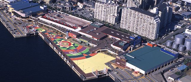 近くのサンシャインワーフ神戸（ショッピングセンター）まで1,393m（徒歩18分）