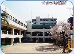 近くの青い鳥学園　第一幼稚園（幼稚園・保育園）まで51m（徒歩1分）