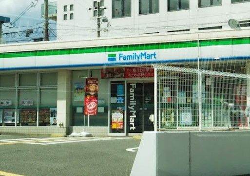 近くのファミリーマート 兵庫高松町店まで335m（徒歩5分）