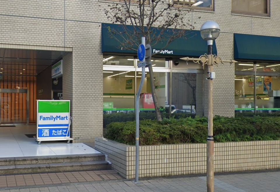 近くのファミリーマート 旧居留地東店まで160m（徒歩2分）