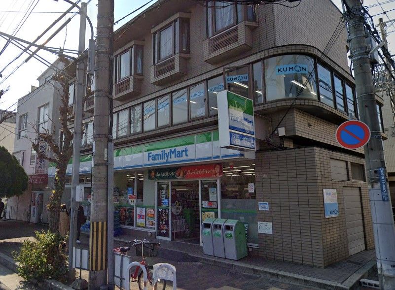 近くのファミリーマート 阪神大石駅前店まで480m（徒歩6分）