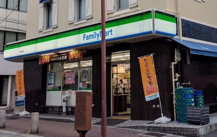 近くのファミリーマート 栄町通店まで120m(徒歩2分)