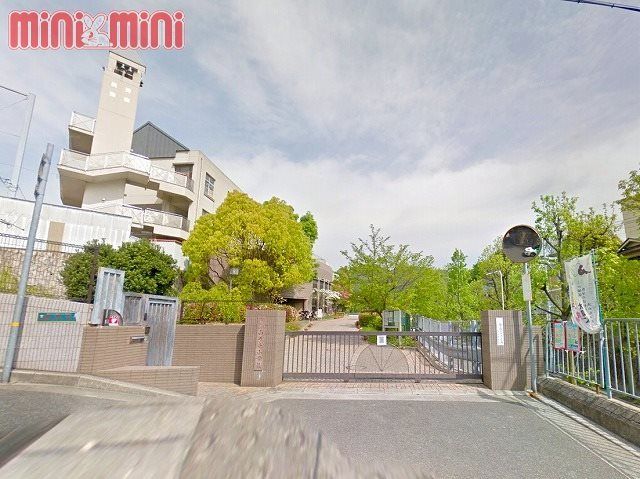 近くの神戸市立山の手小学校まで1,025m（徒歩13分）