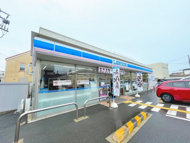 近くのローソン神戸魚崎北町三丁目店まで620m(徒歩8分)