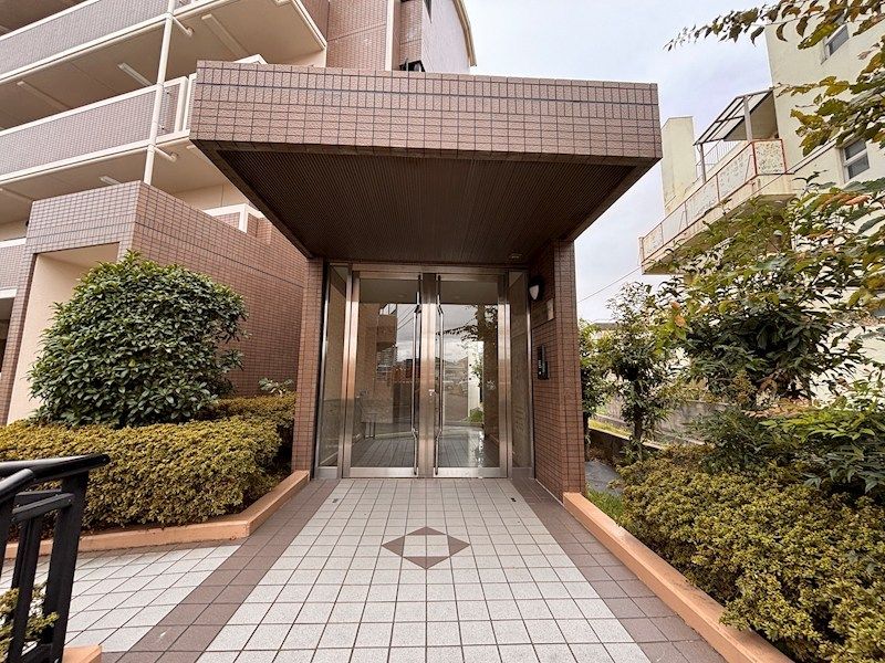 近くのファミリーマート 西宮上大市店まで484m（徒歩7分）