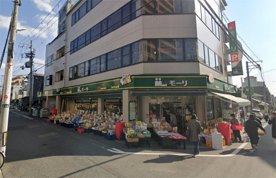 近くのモーリストアーまで100m(徒歩2分)