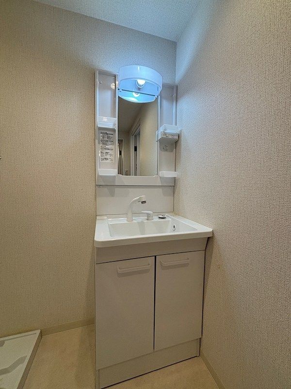 近くのファミリーマート 御影中町店まで340m(徒歩5分)