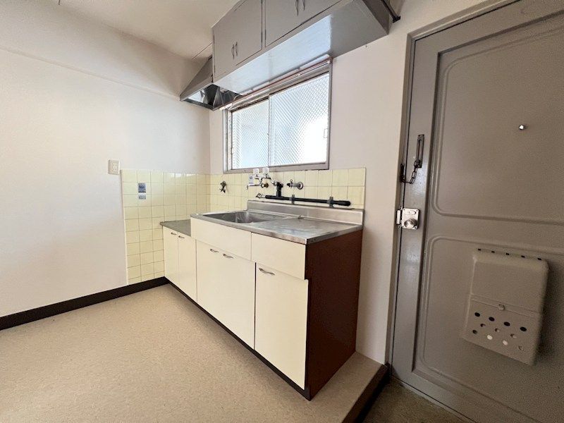 近くのローソン 中山手通二丁目店まで132m(徒歩2分)