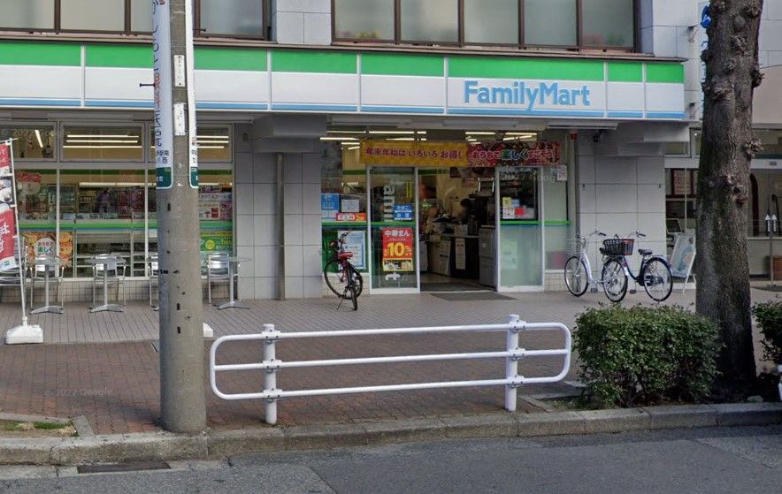 近くのファミリーマート 東灘本庄町店まで243m（徒歩4分）