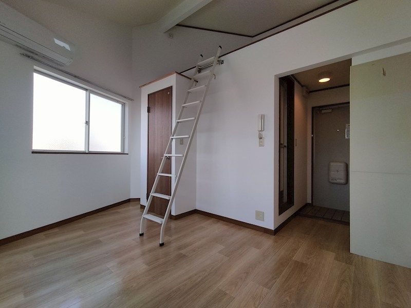 近くのファミリーマート つかしん/S店まで198m(徒歩3分)