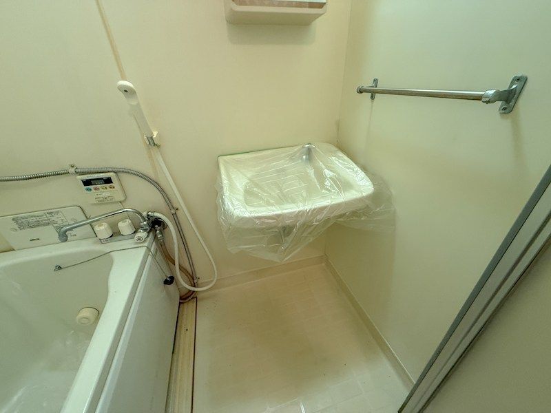 近くのローソン 明石魚住町西岡店まで377m（徒歩5分）