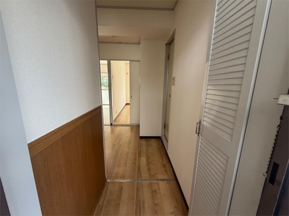 近くのファミリーマート 甲南大学店まで708m(徒歩9分)