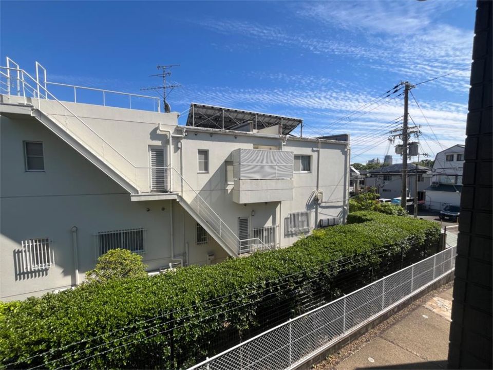 近くのファミリーマート 甲南大学店まで138m（徒歩2分）