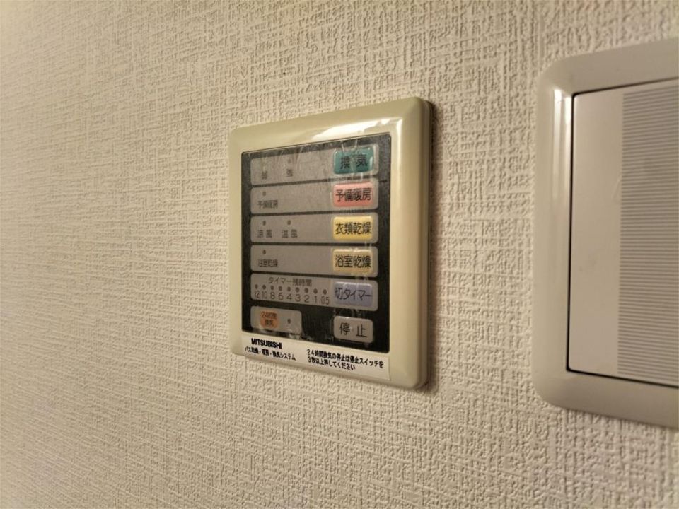 近くのファミリーマート 阪急伊丹駅前店まで317m(徒歩4分)