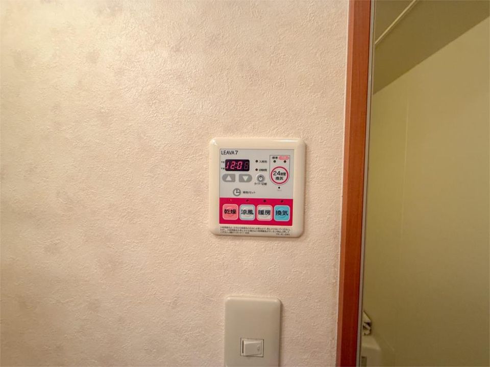近くのファミリーマート 白水店まで98m(徒歩2分)