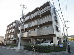 ルナ学園の外観画像