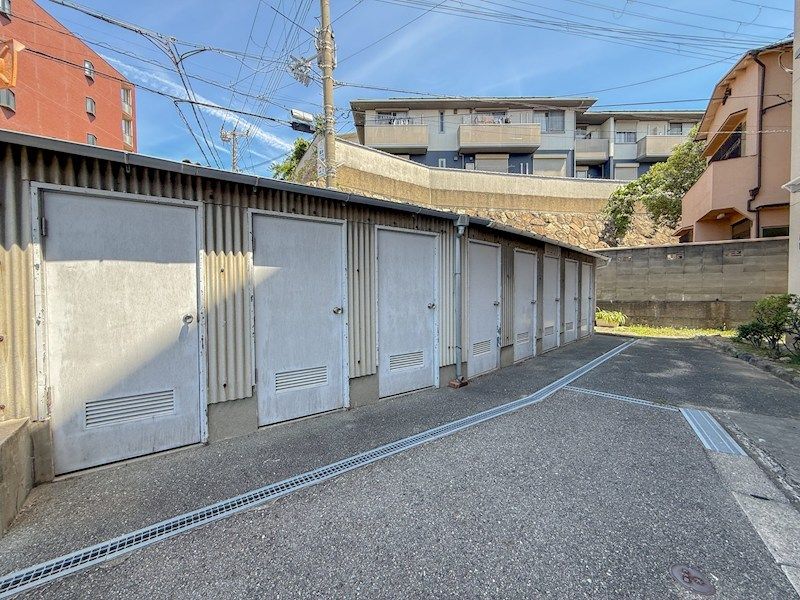近くのローソン 垂水駅前店まで291m(徒歩4分)