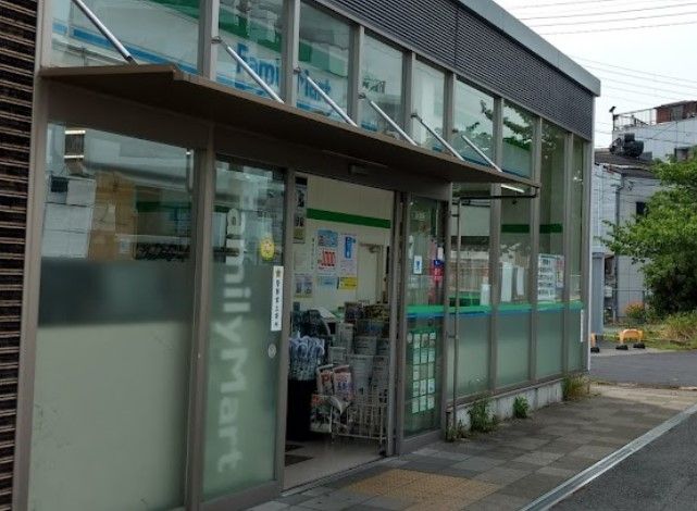 近くのファミリーマート JR和田岬駅前店まで544m（徒歩7分）