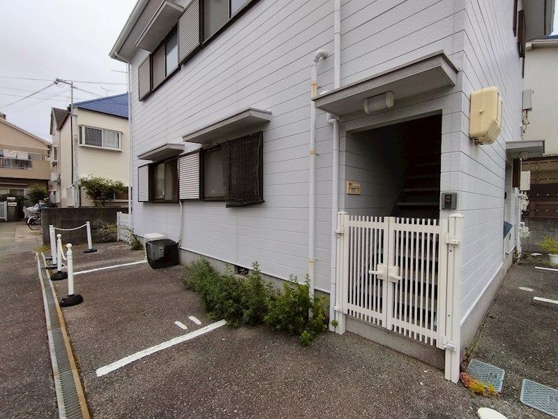 近くのファミリーマート 近松公園店まで482m(徒歩7分)