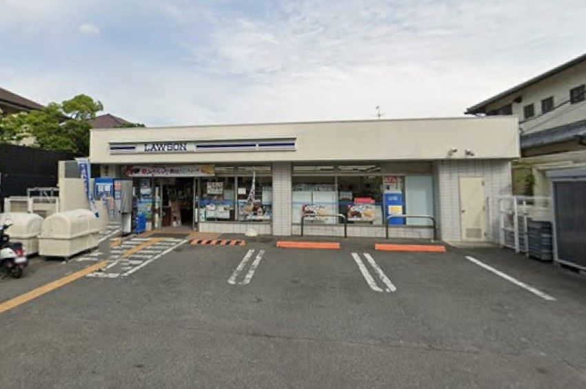 近くのローソン 上ヶ原二番町店まで498m（徒歩7分）