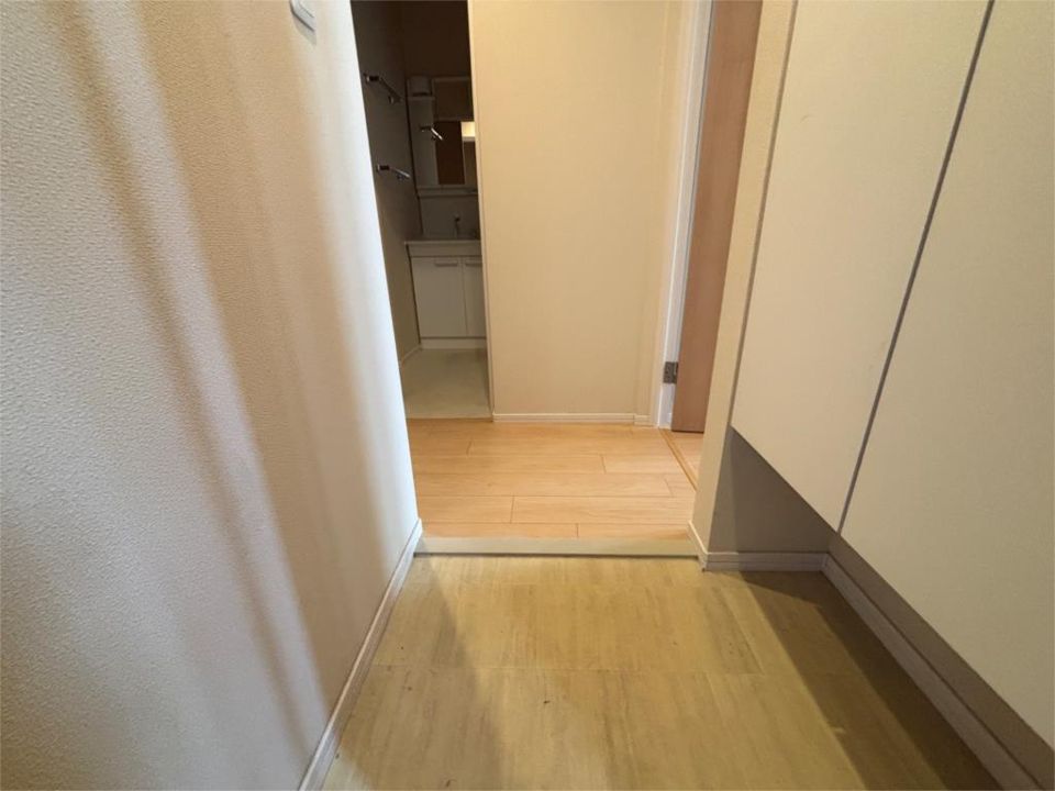 近くのファミリーマート 陸前屋東灘店まで288m（徒歩4分）