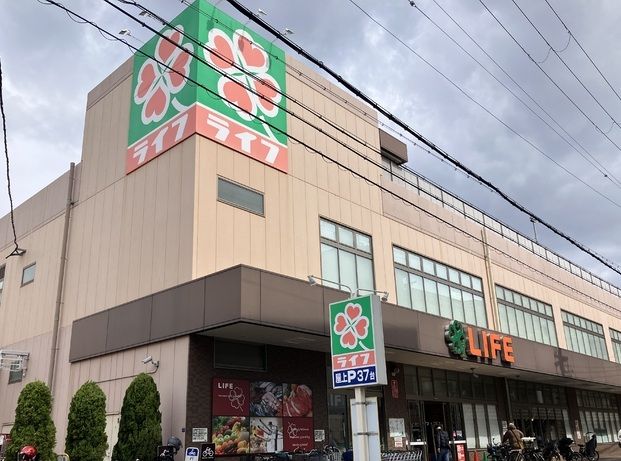 近くのライフ下山手店まで335m（徒歩5分）