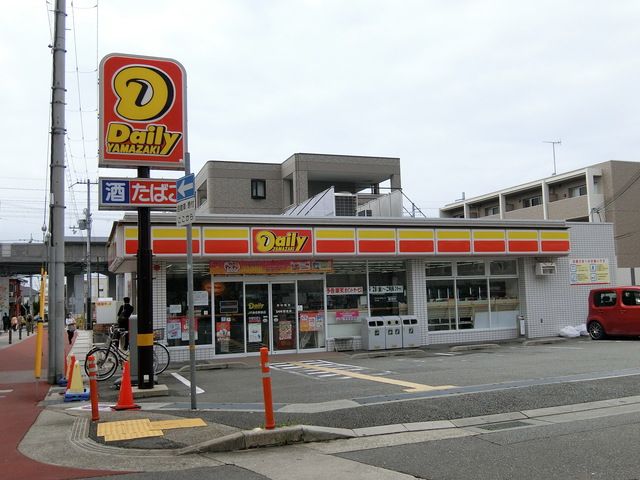 近くのデイリーヤマザキJR魚住駅前店まで238m（徒歩3分）