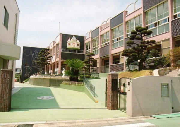 近くの霞ヶ丘幼稚園まで2,299m(徒歩29分)