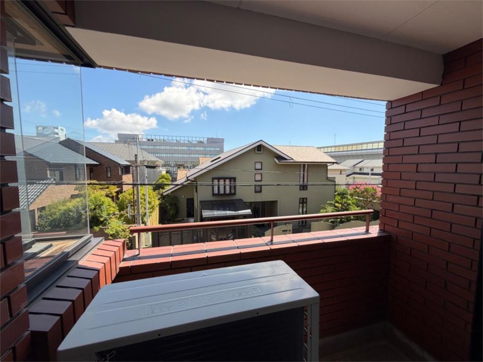 近くのローソン 芦屋市役所南店まで300m(徒歩4分)