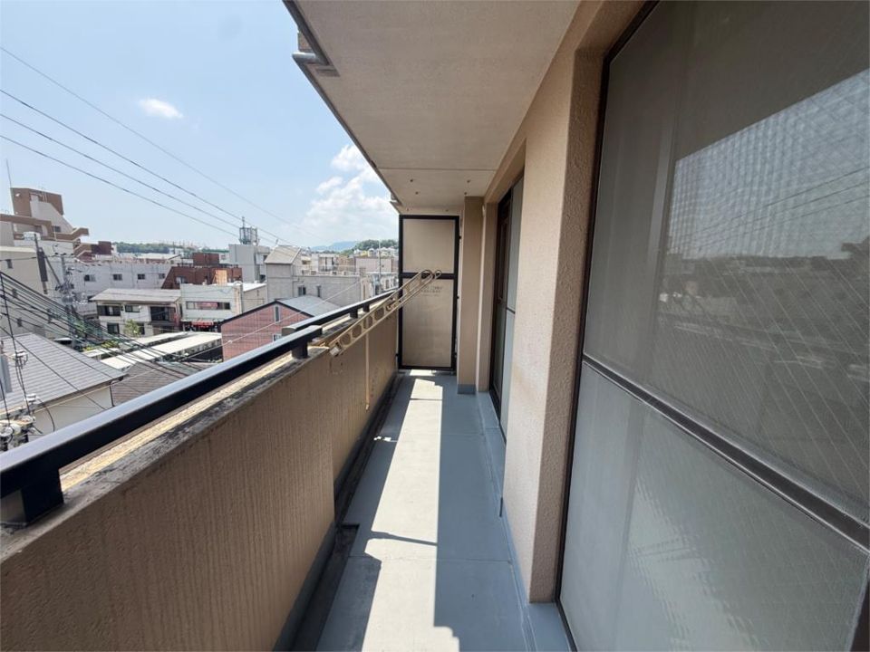 近くのファミリーマート 甲東園駅東口店まで248m(徒歩4分)