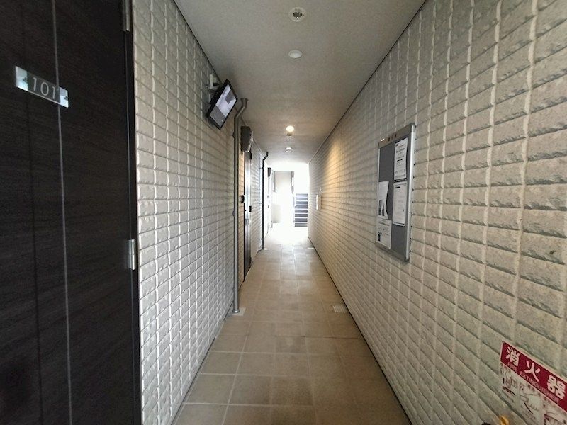 近くのファミリーマート 阪急伊丹駅前店まで322m(徒歩5分)