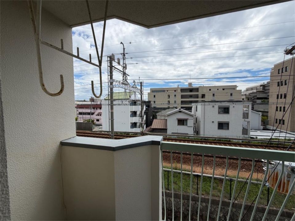 近くのファミリーマート 東灘岡本橋店まで456m（徒歩6分）