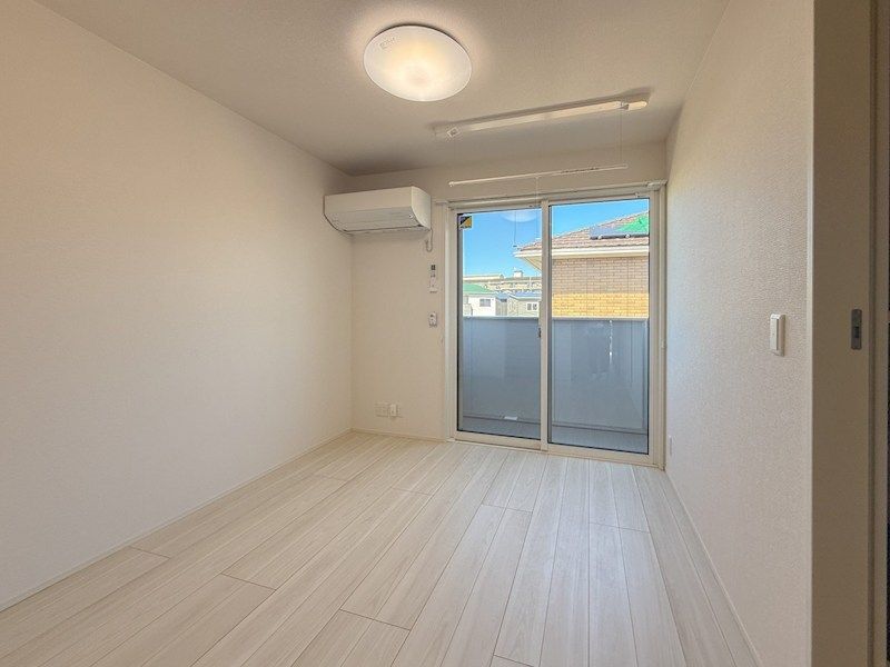 近くのファミリーマート 土山駅前店まで526m（徒歩7分）